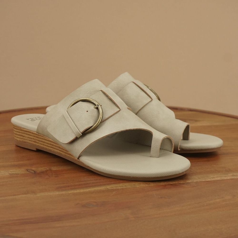 Frye And Co Womens Quincey Thong Sandals Taupe Gray Faux Leather Wedge 8.5M